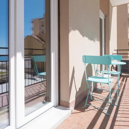 Апартаменты Babyaccommodation Family Experience Ii